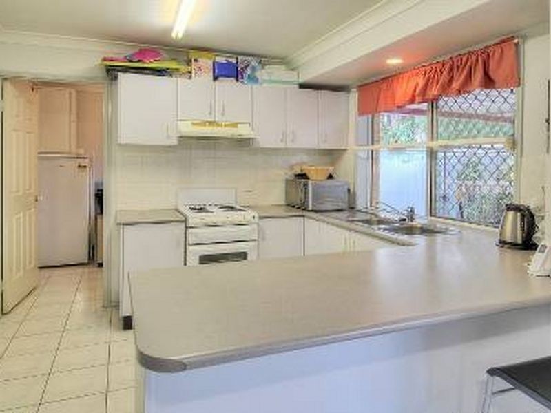 1B Helmet Court, Hillcrest QLD 4118