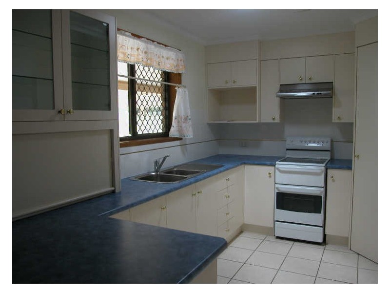 5 Hoop Street, Hillcrest QLD 4118