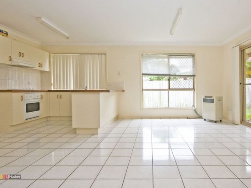 28 Solandra Circuit, Regents Park QLD 4118