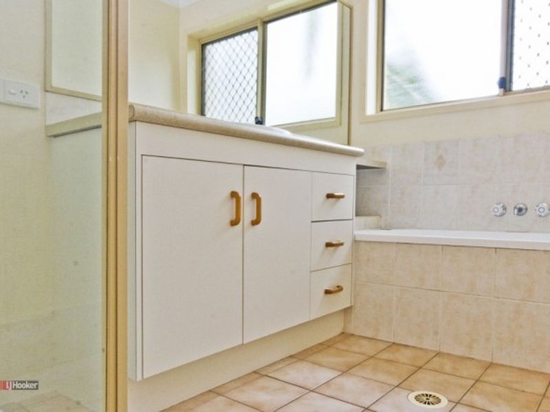 28 Solandra Circuit, Regents Park QLD 4118