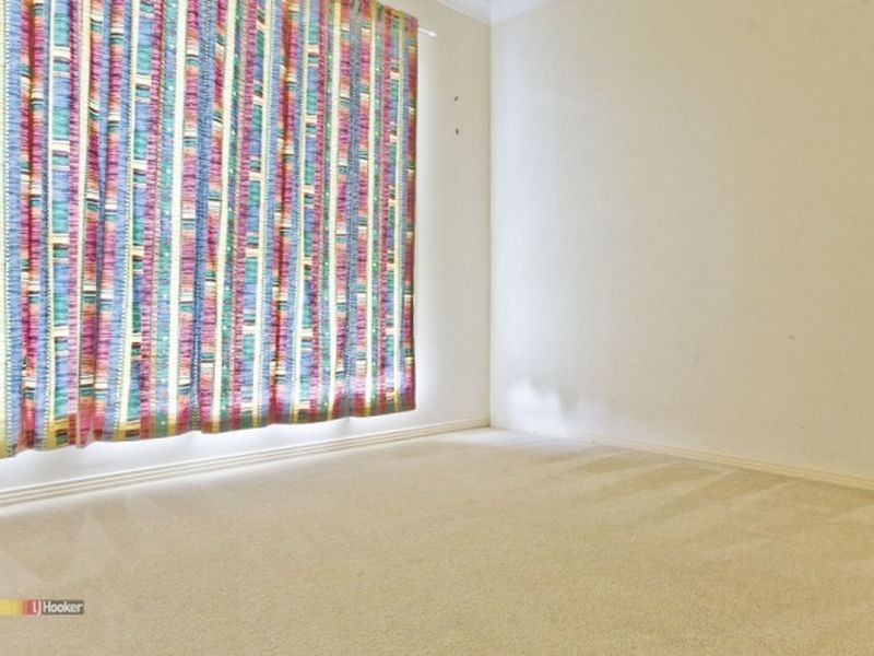 28 Solandra Circuit, Regents Park QLD 4118