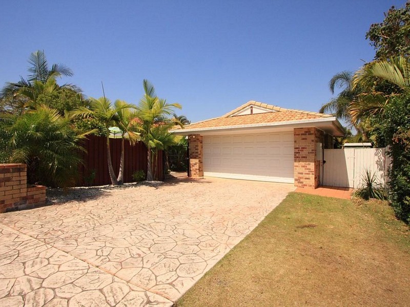 15 Pinnacle Close, Regents Park QLD 4118