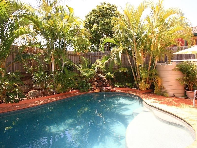 15 Pinnacle Close, Regents Park QLD 4118