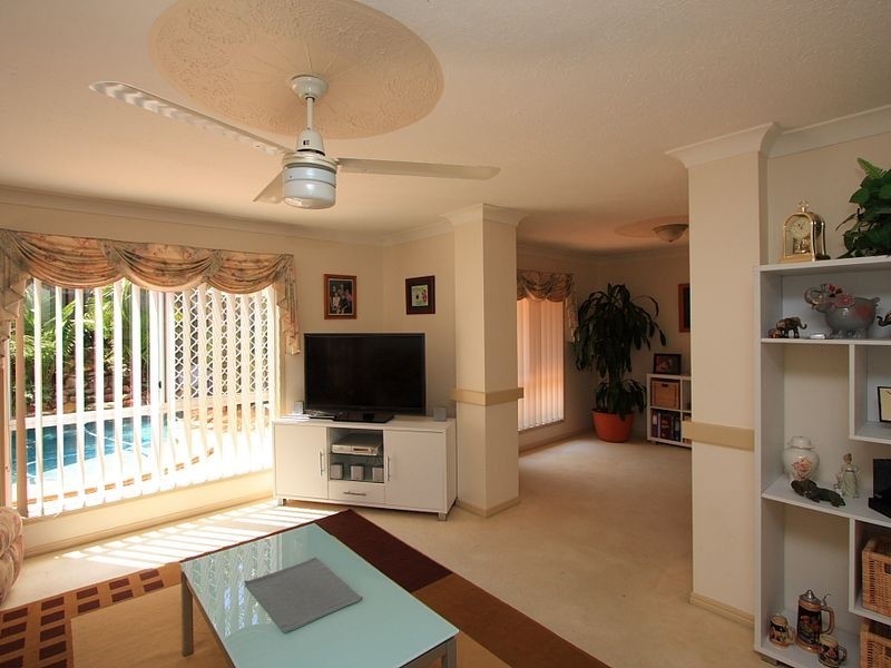 15 Pinnacle Close, Regents Park QLD 4118