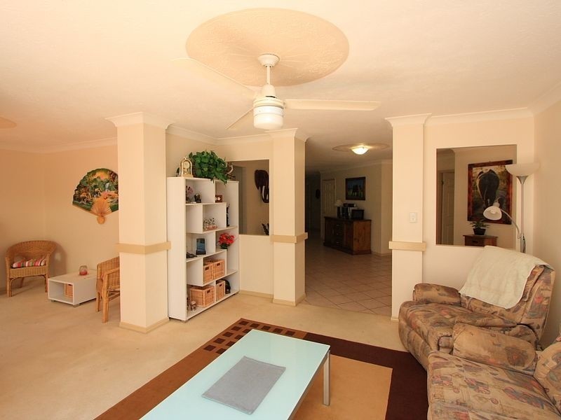 15 Pinnacle Close, Regents Park QLD 4118