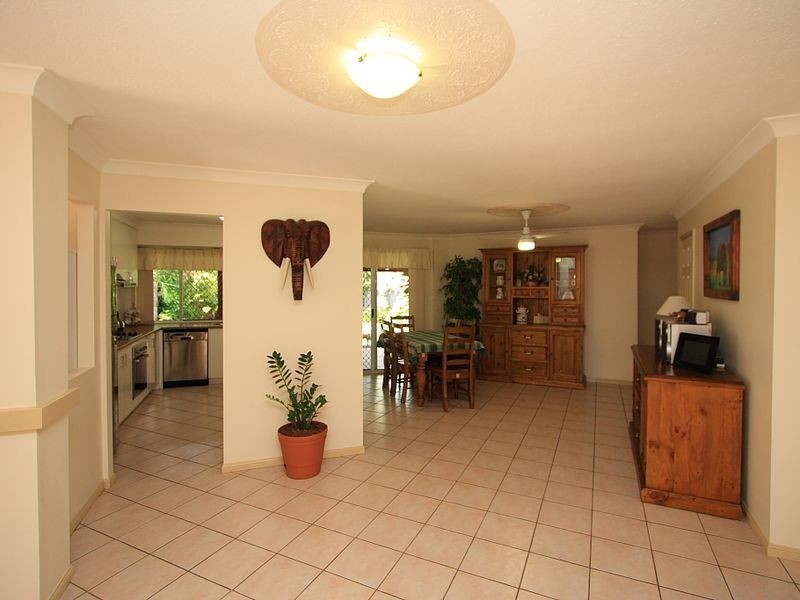 15 Pinnacle Close, Regents Park QLD 4118