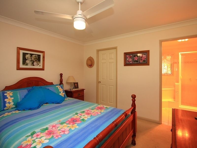 15 Pinnacle Close, Regents Park QLD 4118