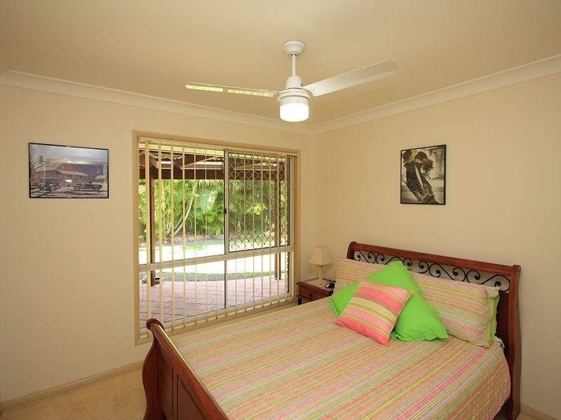 15 Pinnacle Close, Regents Park QLD 4118