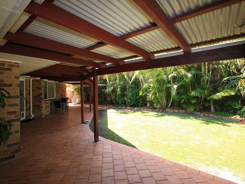15 Pinnacle Close, Regents Park QLD 4118
