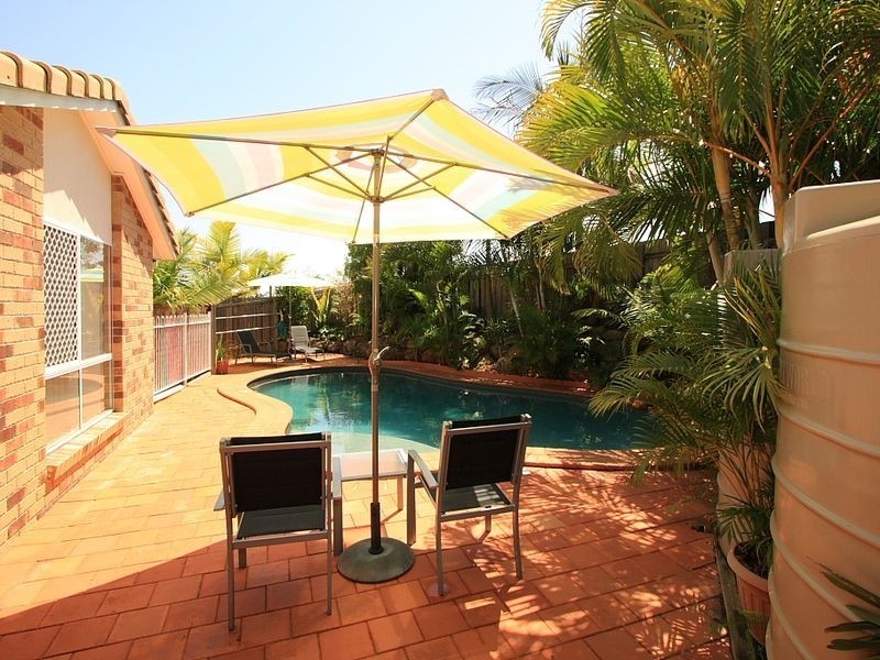 15 Pinnacle Close, Regents Park QLD 4118