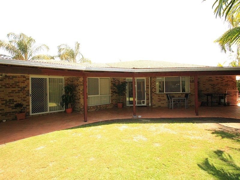 15 Pinnacle Close, Regents Park QLD 4118