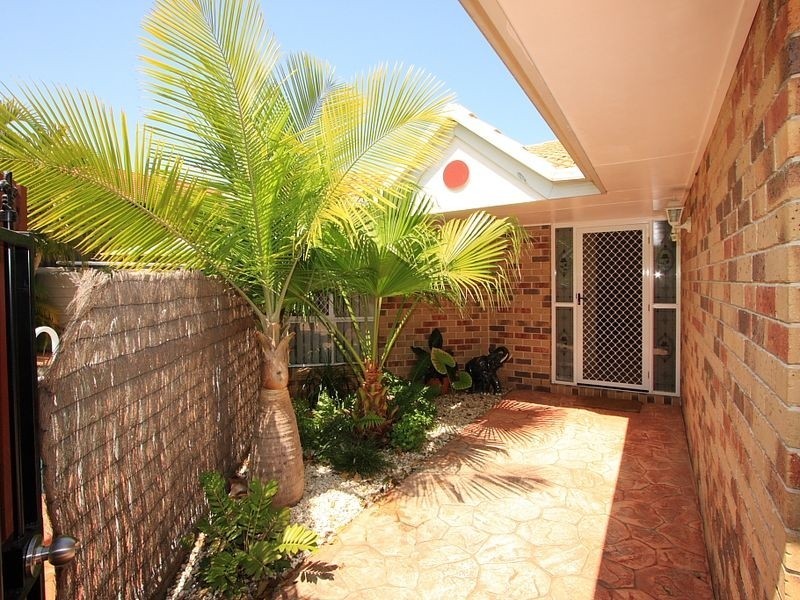 15 Pinnacle Close, Regents Park QLD 4118