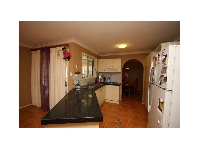 5 Cresthill Avenue, Regents Park QLD 4118