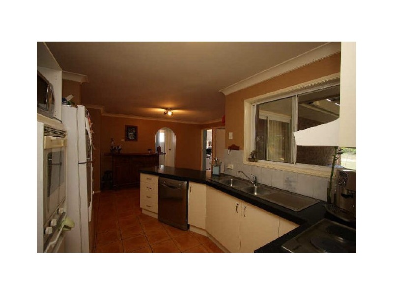 5 Cresthill Avenue, Regents Park QLD 4118