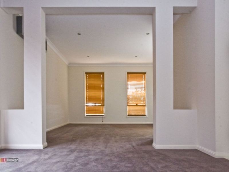 5 Resi Drive, Regents Park QLD 4118