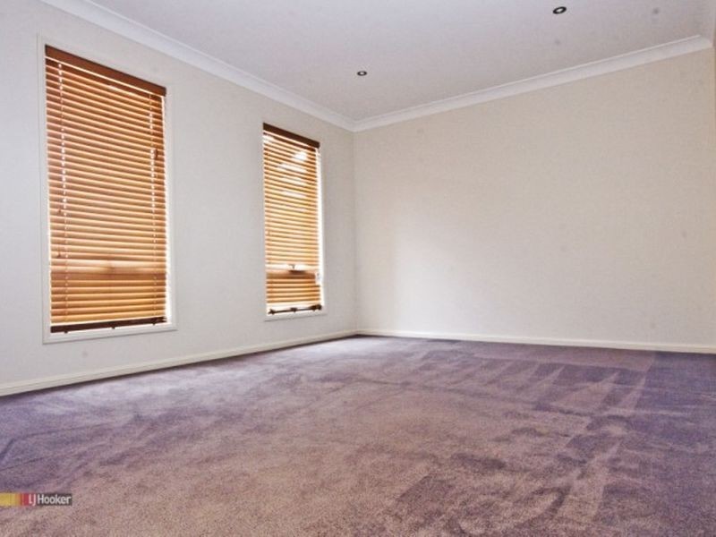 5 Resi Drive, Regents Park QLD 4118