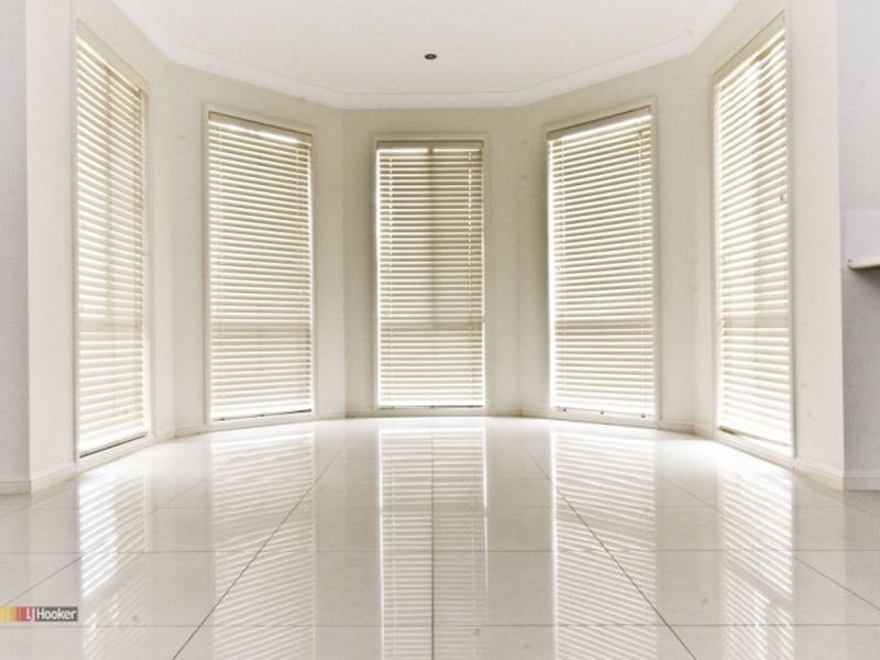 5 Resi Drive, Regents Park QLD 4118