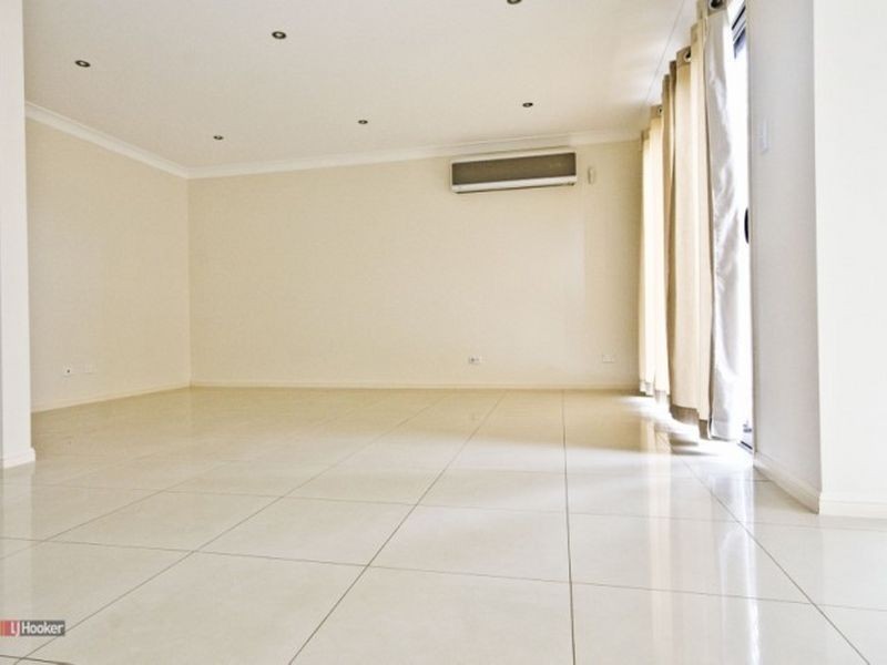 5 Resi Drive, Regents Park QLD 4118