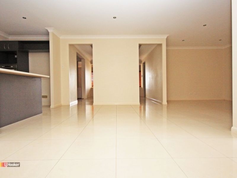 5 Resi Drive, Regents Park QLD 4118