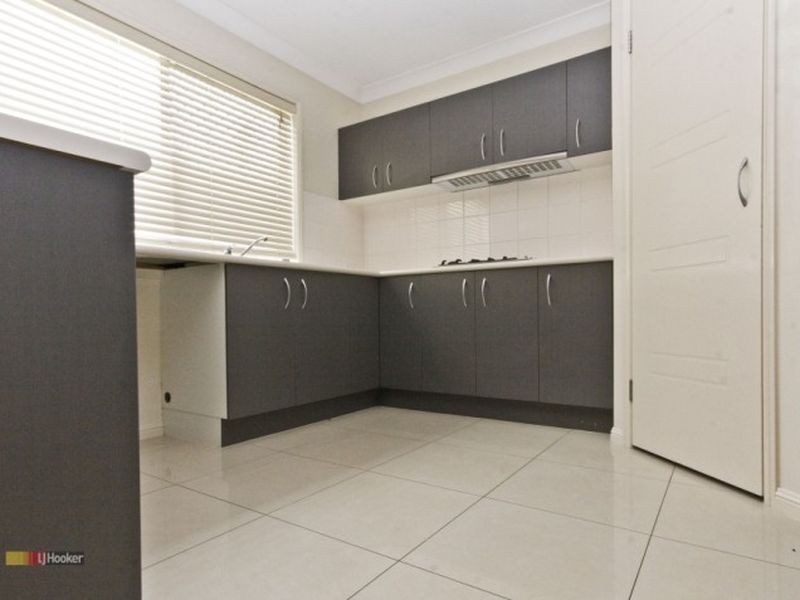 5 Resi Drive, Regents Park QLD 4118