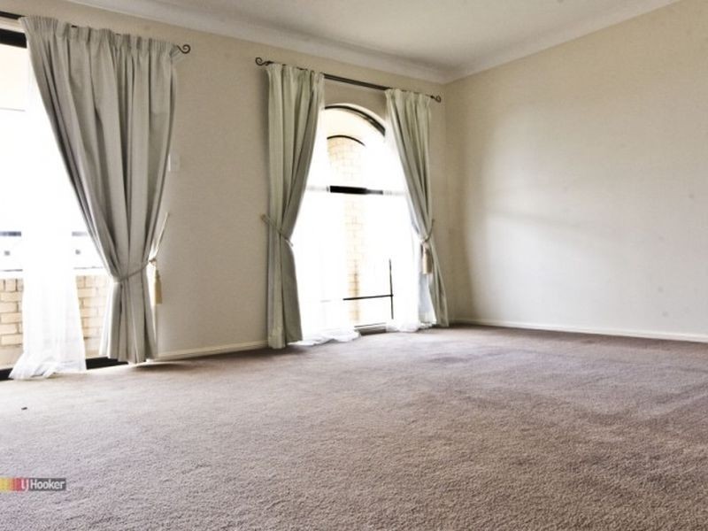5 Resi Drive, Regents Park QLD 4118