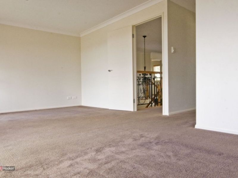 5 Resi Drive, Regents Park QLD 4118