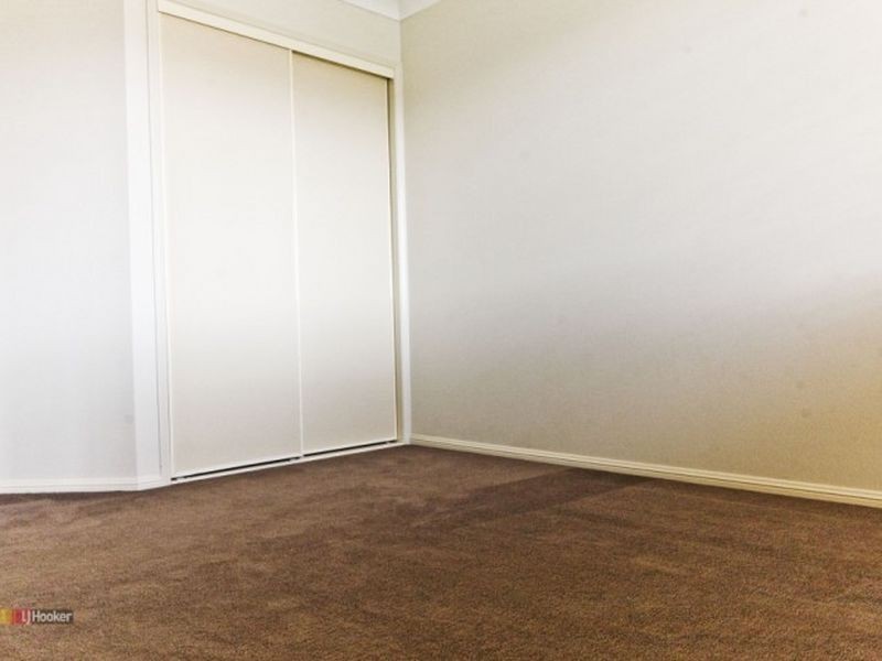 5 Resi Drive, Regents Park QLD 4118
