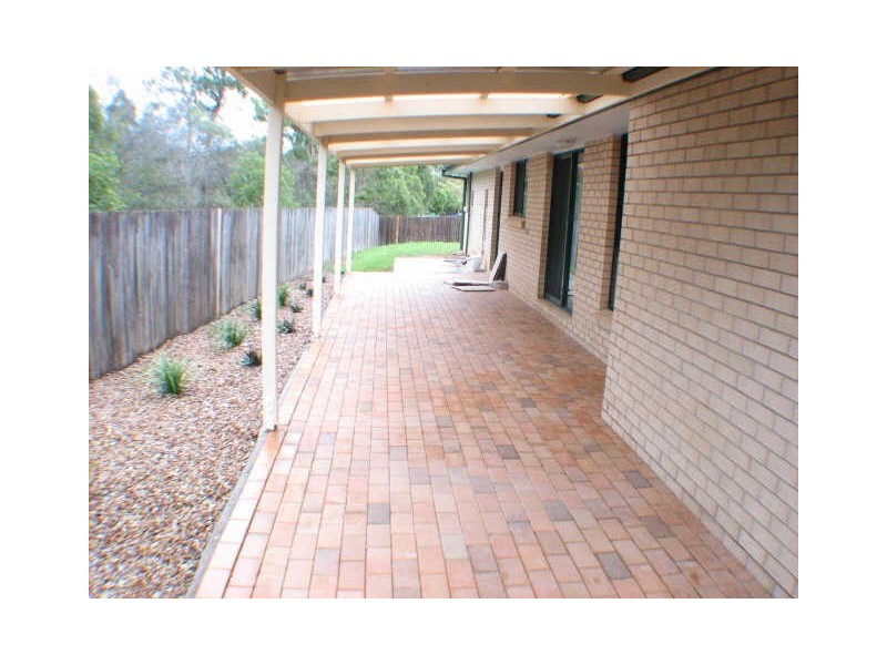 15 Benjamina Circuit, Regents Park QLD 4118