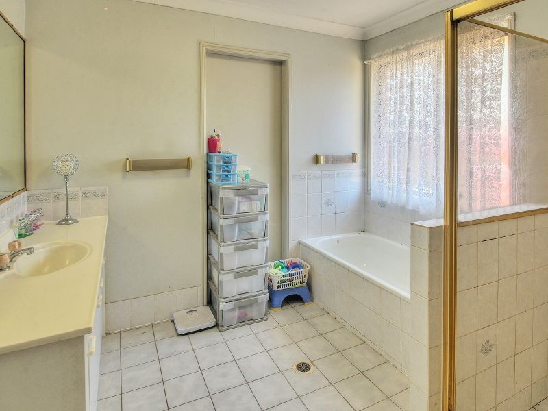 2 Glenbrae Court, Marsden QLD 4132