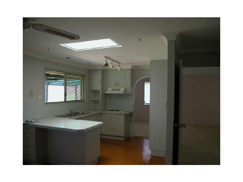 16 Whitcomb Street, Hillcrest QLD 4118