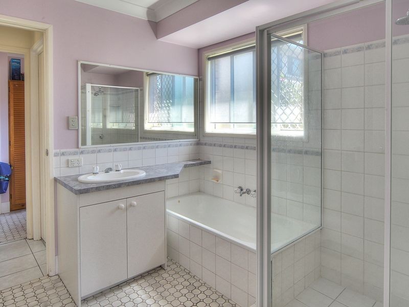 6 Paringa Court, Hillcrest QLD 4118