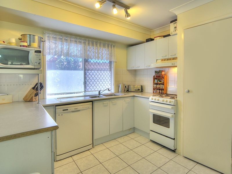 6 Paringa Court, Hillcrest QLD 4118