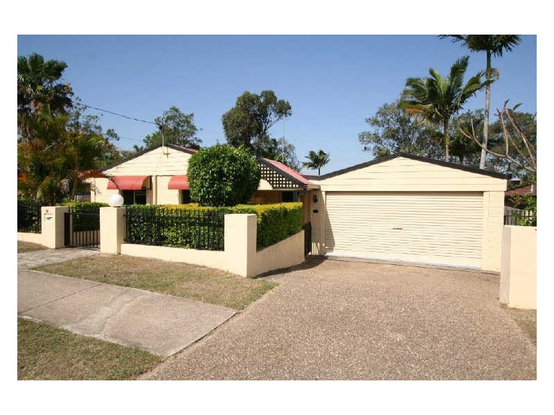 67 Conifer Street, Hillcrest QLD 4118