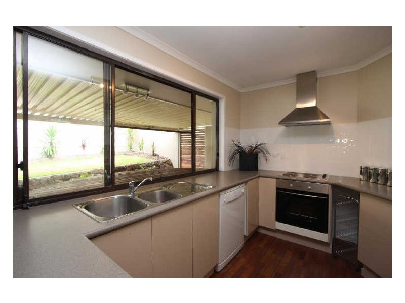 66 Conifer Street, Hillcrest QLD 4118