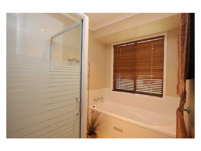 66 Conifer Street, Hillcrest QLD 4118