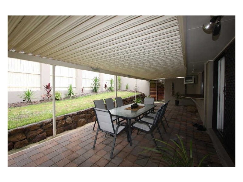 66 Conifer Street, Hillcrest QLD 4118