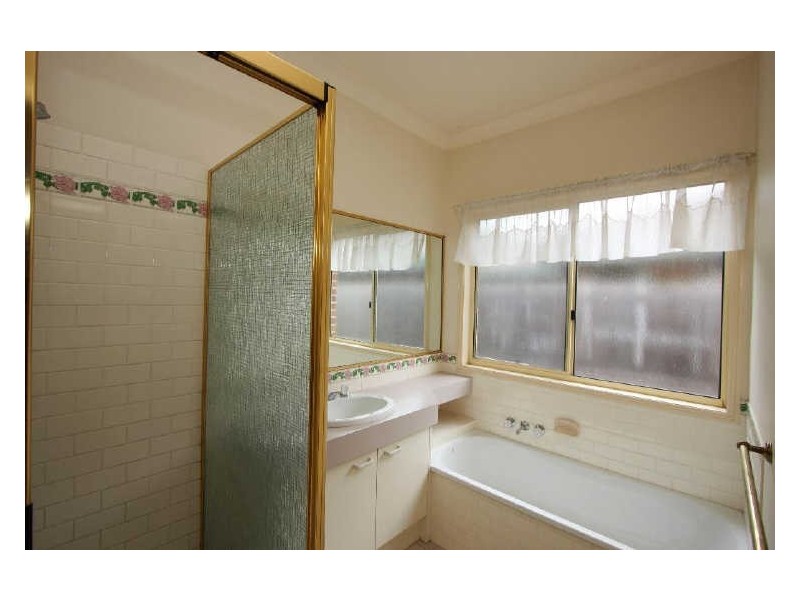 8 Barrier Place, Forest Lake QLD 4078