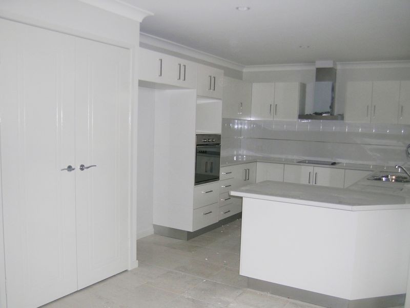 4 Charlton Place, Regents Park QLD 4118