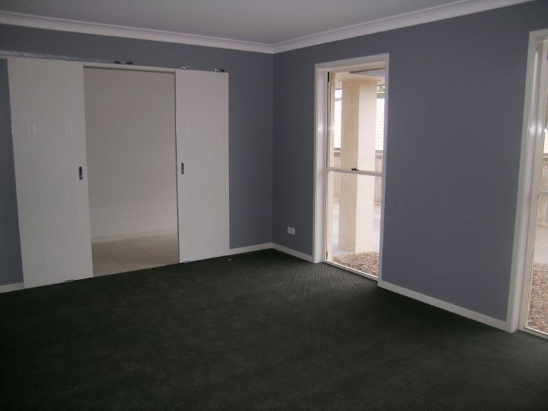 4 Charlton Place, Regents Park QLD 4118