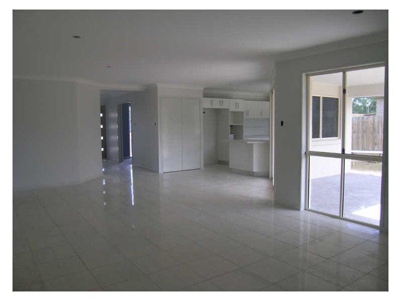 4 Charlton Place, Regents Park QLD 4118