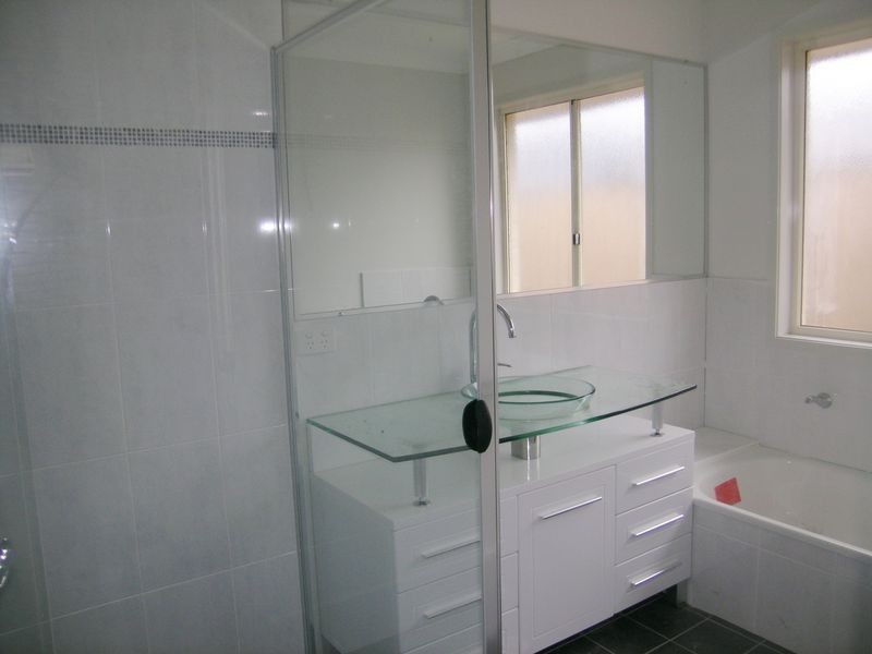 4 Charlton Place, Regents Park QLD 4118