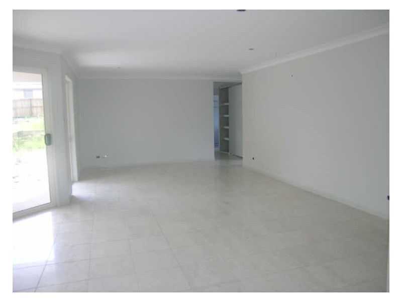 4 Charlton Place, Regents Park QLD 4118