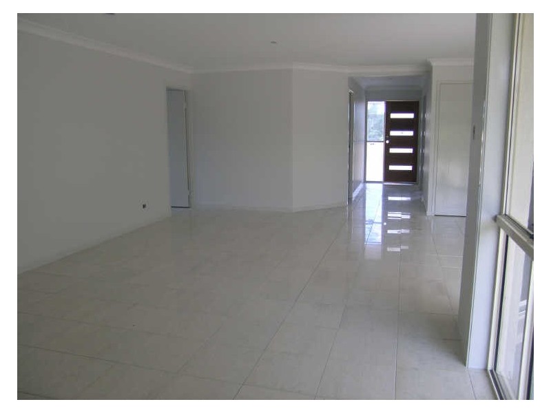 4 Charlton Place, Regents Park QLD 4118