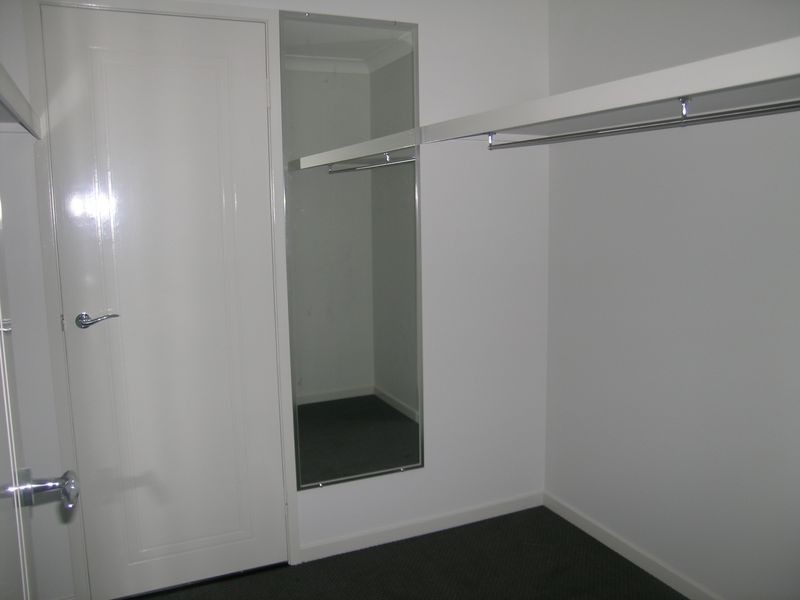 4 Charlton Place, Regents Park QLD 4118