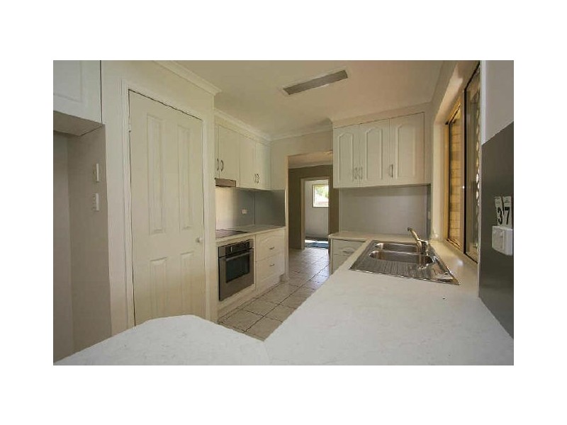 37 Murrumbidgee Street, Hillcrest QLD 4118