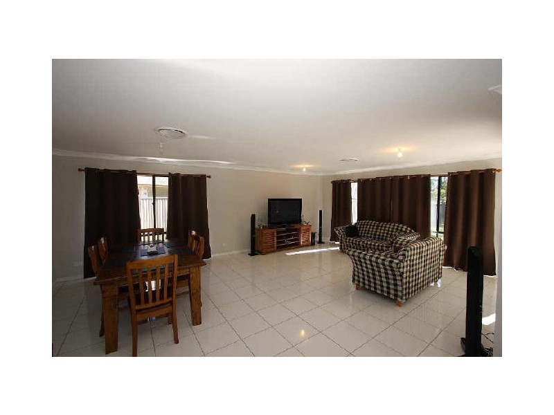 34 St John’s Way, Boronia Heights QLD 4124