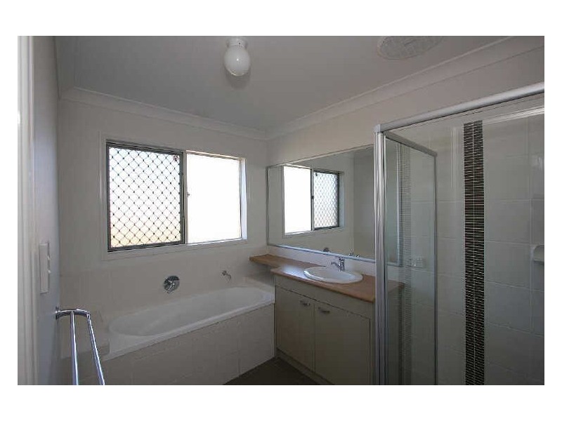 12 Brodie Court, Hillcrest QLD 4118