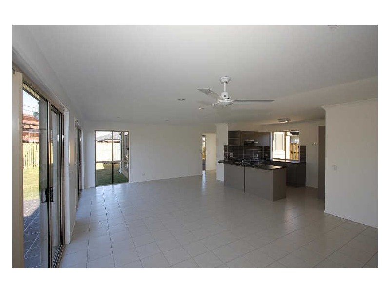4 Pebbles Court, Berrinba QLD 4117
