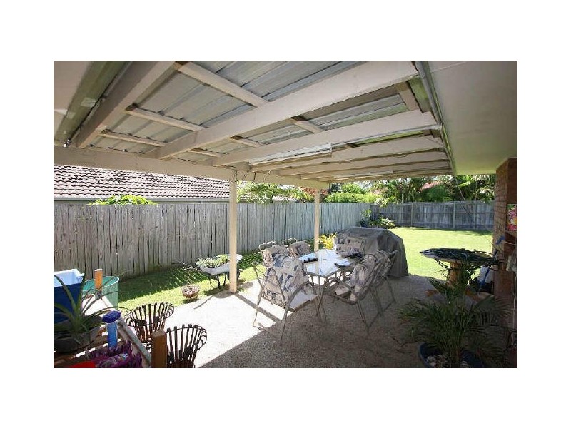 12 Fromelles Court, Regents Park QLD 4118