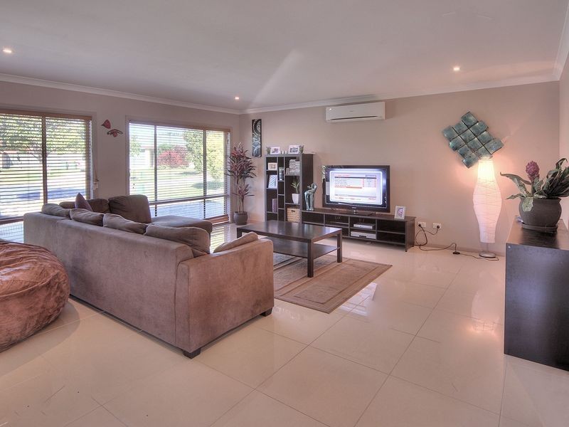 19 Nicole Place, Crestmead QLD 4132